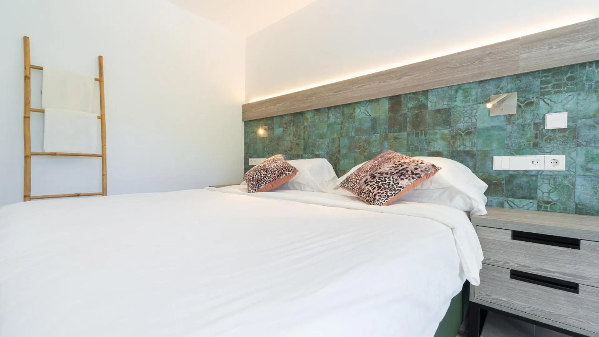 Hostal Restaurante Pou Des Lleo Sant Carles de Peralta Spanje